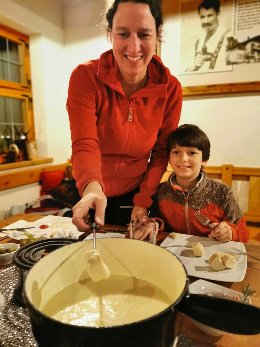 Alm Fondue auf der Kaiserschmarrn Alm - vozüglich ist das Käsefondue