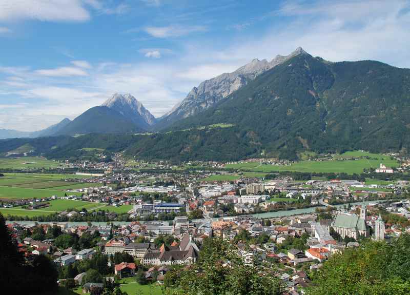 Die Aussicht über Schwaz in Tirol - von Burg Freundsberg aus gesehen