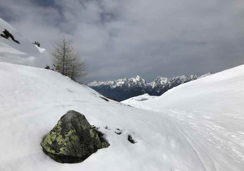 Das ist die Aussicht auf das Karwendel bei der Frühlingsskitour am Kellerjoch