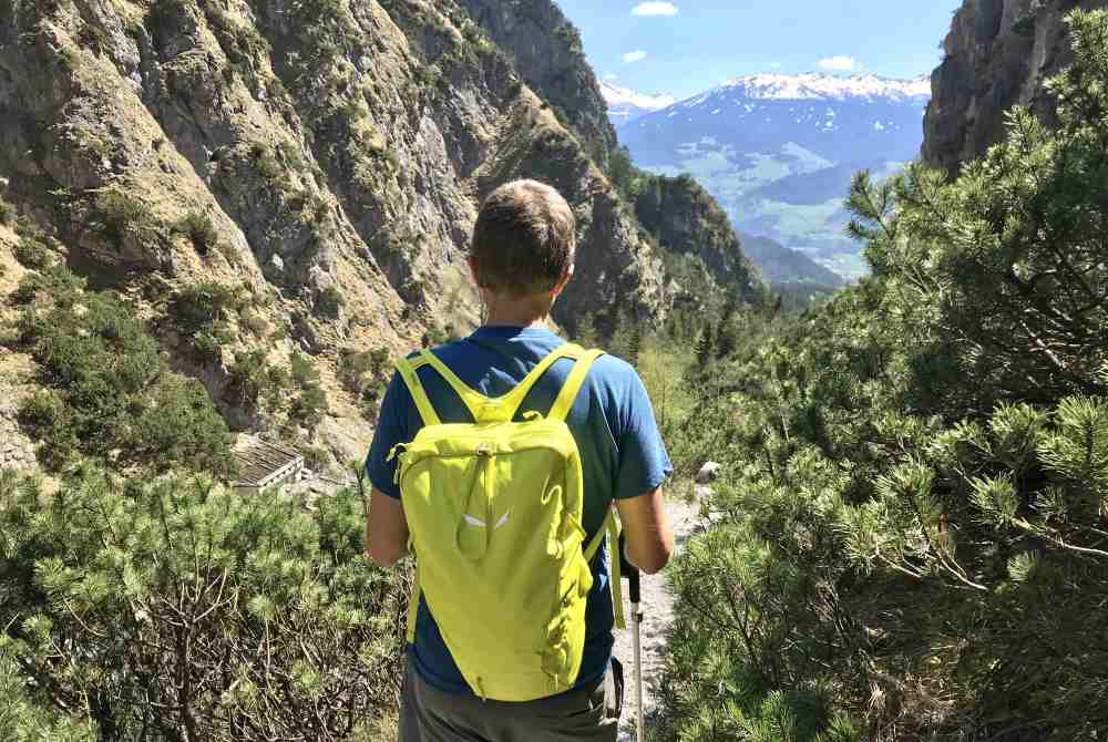 Der Wanderrucksack zum Frühlingswandern hat sich bewährt: Klein, leicht und praktisch.