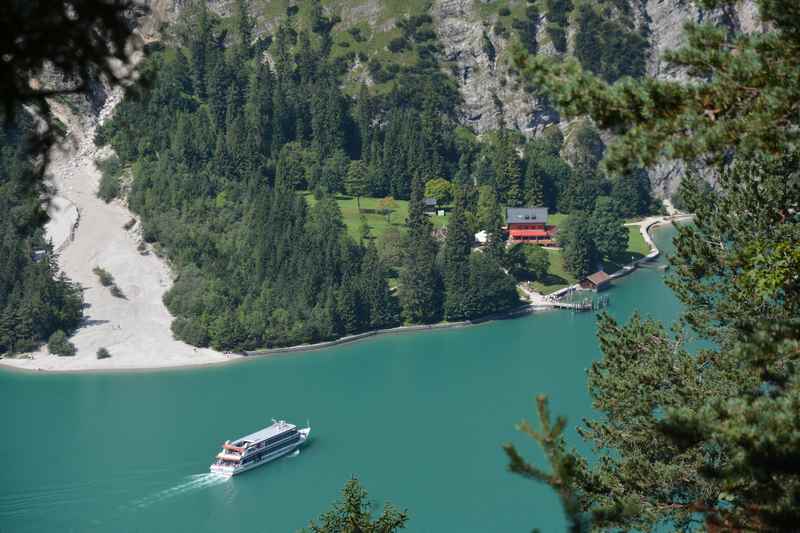 Die einzige Alm in Tirol, die du mit einem Schiff erreichen kannst