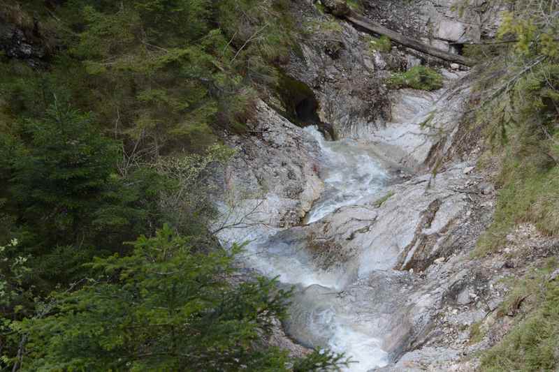 Das Wasser fließt vom Kellerjoch durch diese Felsenbecken hinunter in den Inn 