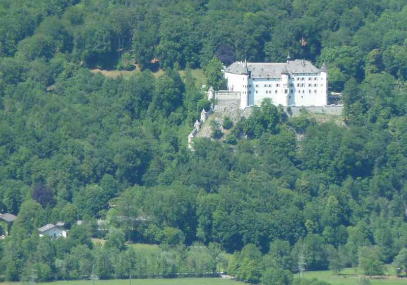 Bei der Tour ist oberhalb von Schwaz das bekannte Schloss Tratzberg zu sehen