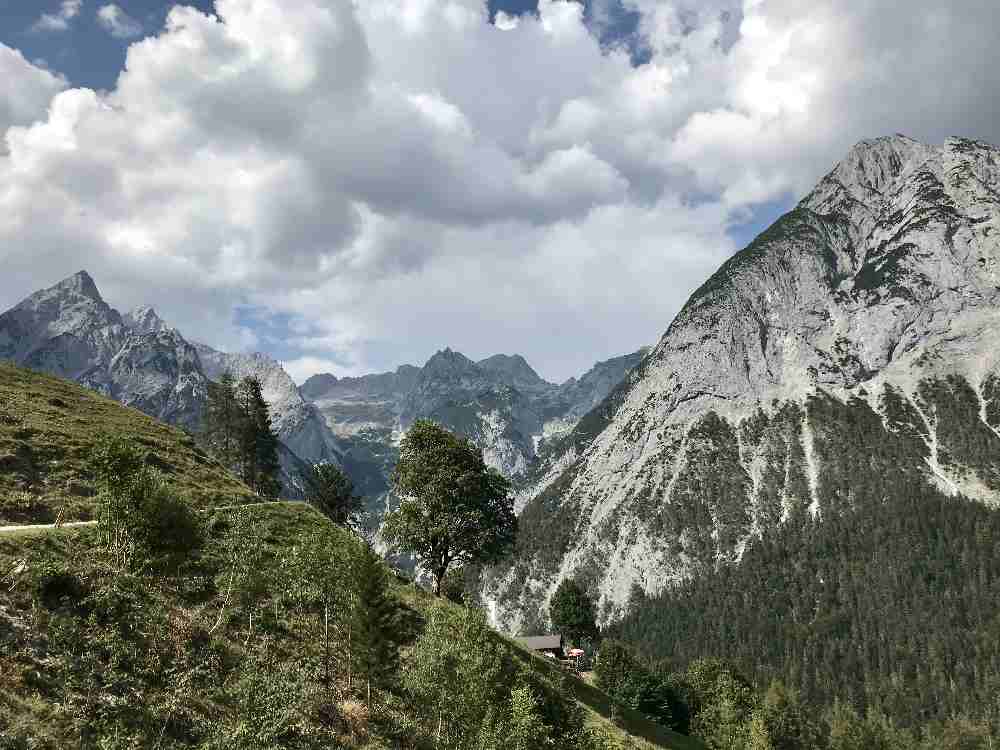 Urige Hütte - hohe Berge - leichte Wanderung mit Kindern: Die Ganalm