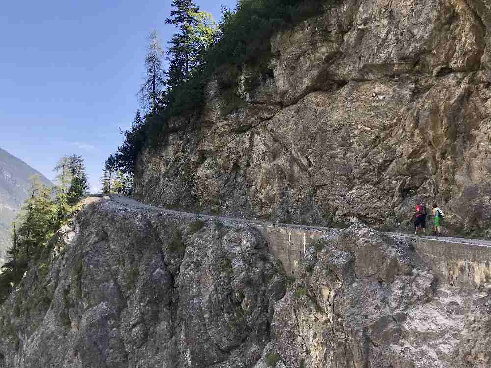 So spektakulär geht der breite Wanderweg zur Ganalm