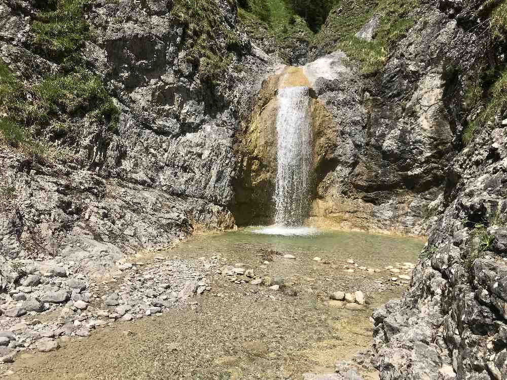 Wasserfall in Bayern mit Gumpe zum Baden