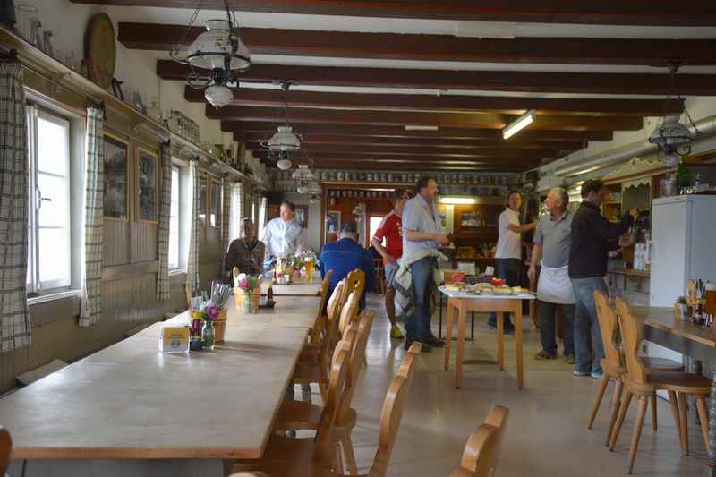 Die Gaststube in der Falkenhütte, Tirol