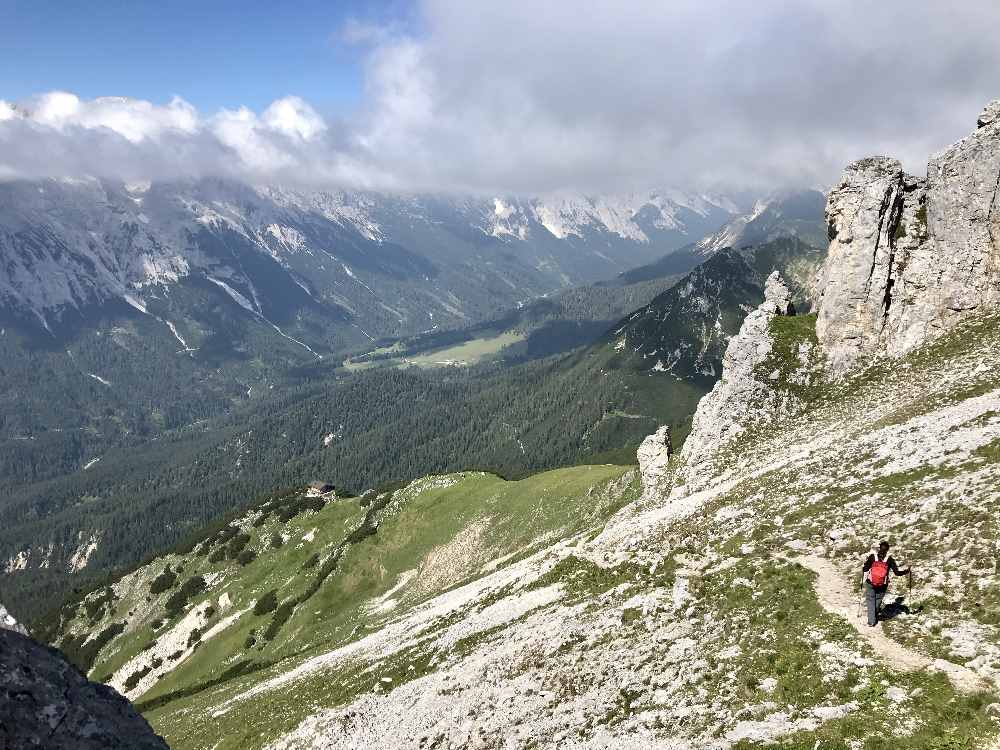 Der Blick von der Gehrenspitze auf das Gaistal 