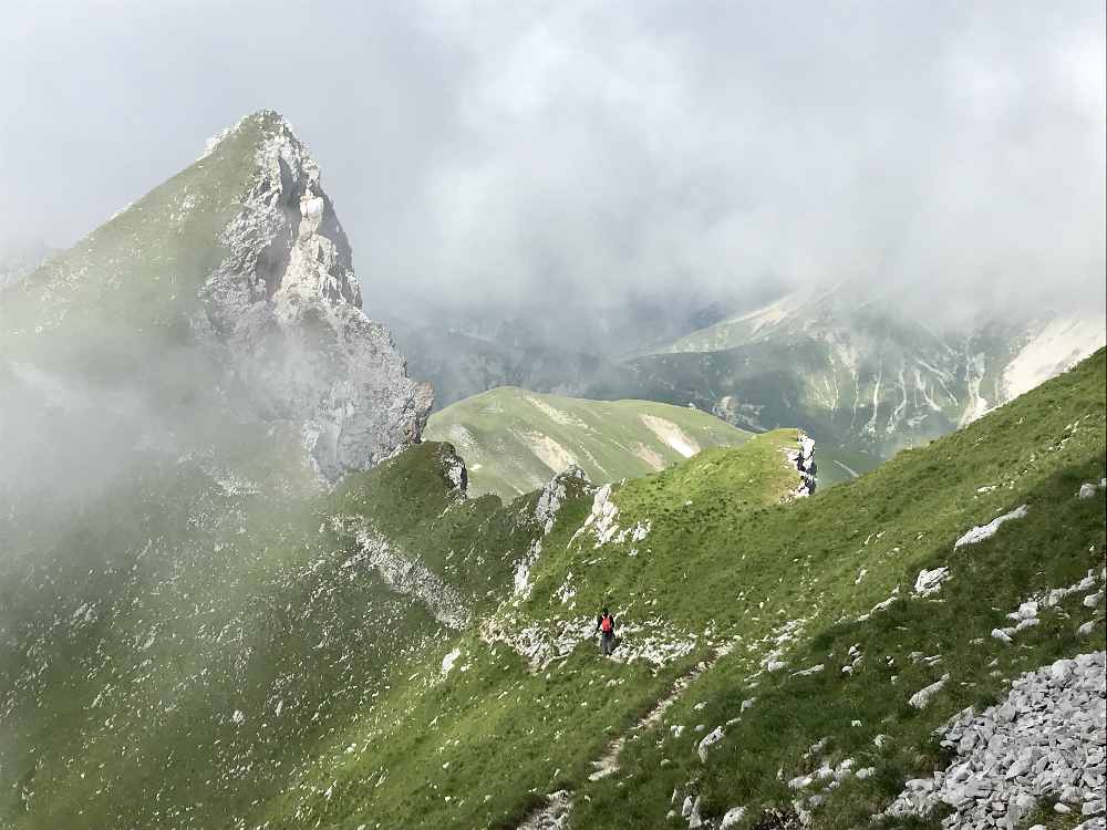 Hüttentour Wettersteingebirge: Der Wandersteig zum Gipfel der Gehrenspitze