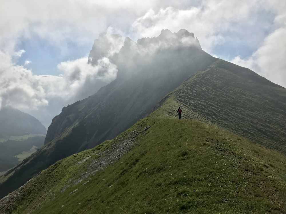 Hüttentour Wettersteingebirge: Vom Scharnitzjoch auf die Gehrenspitze wandern 