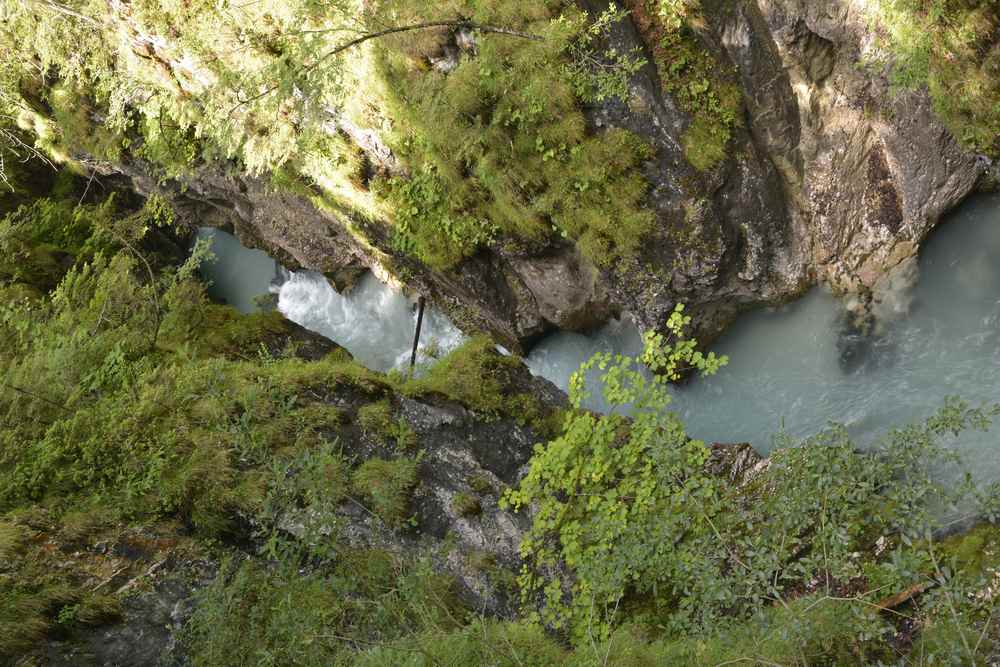 Jetzt endet die Geisterklamm gleich bei Leutasch - hier unten noch die Teufelslöcher in der Klamm