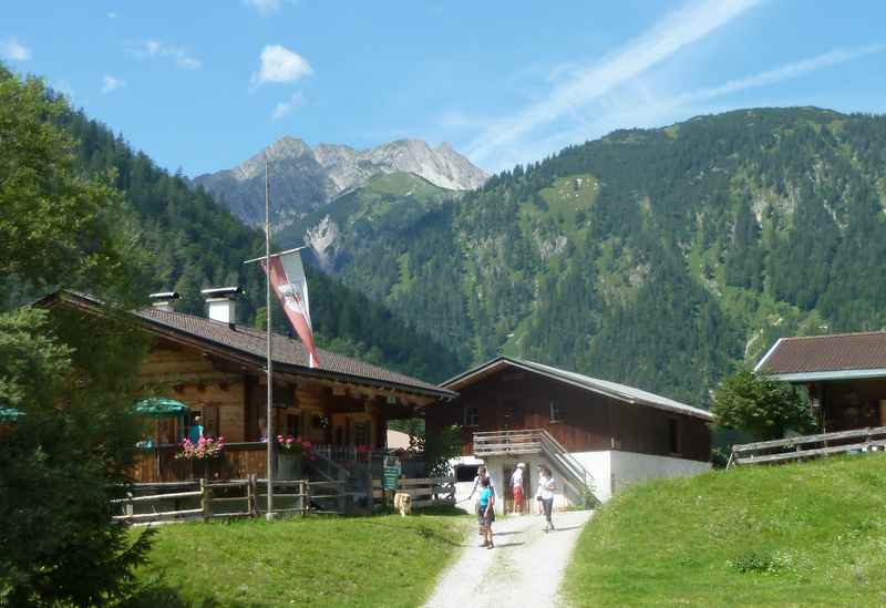 Das Gerntal am Achensee mit der Pletzachalm im Karwendel