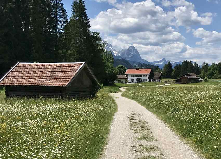 Danach geht´s mit dem Mountainbike Geroldsee - mit Zugspitzblick - zurück nach Wallgau