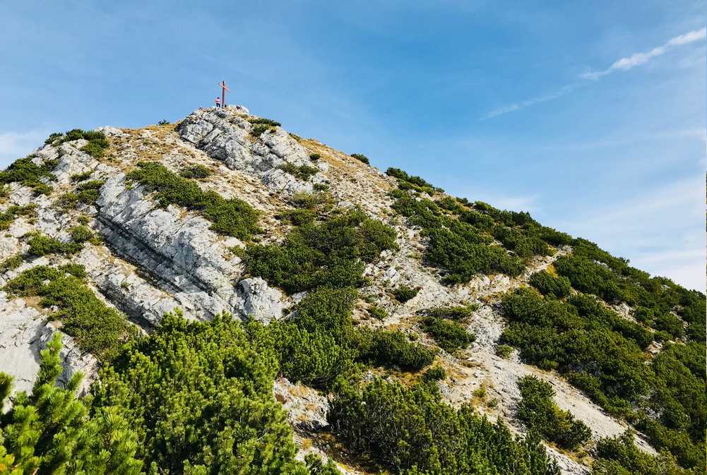 Jetzt ist es nicht mehr weit bis zum Gipfelkreuz am Ebner Joch