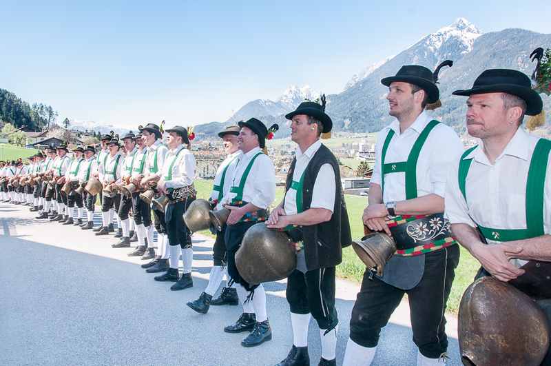 Das beliebte Grasausläuten in Schwaz - ohrenbetäubend und doch schön im Frühling