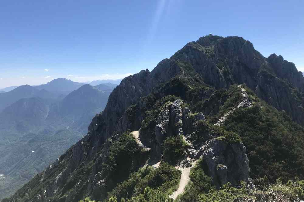 Das ist der Wandersteig auf dem Heimgarten Grat 