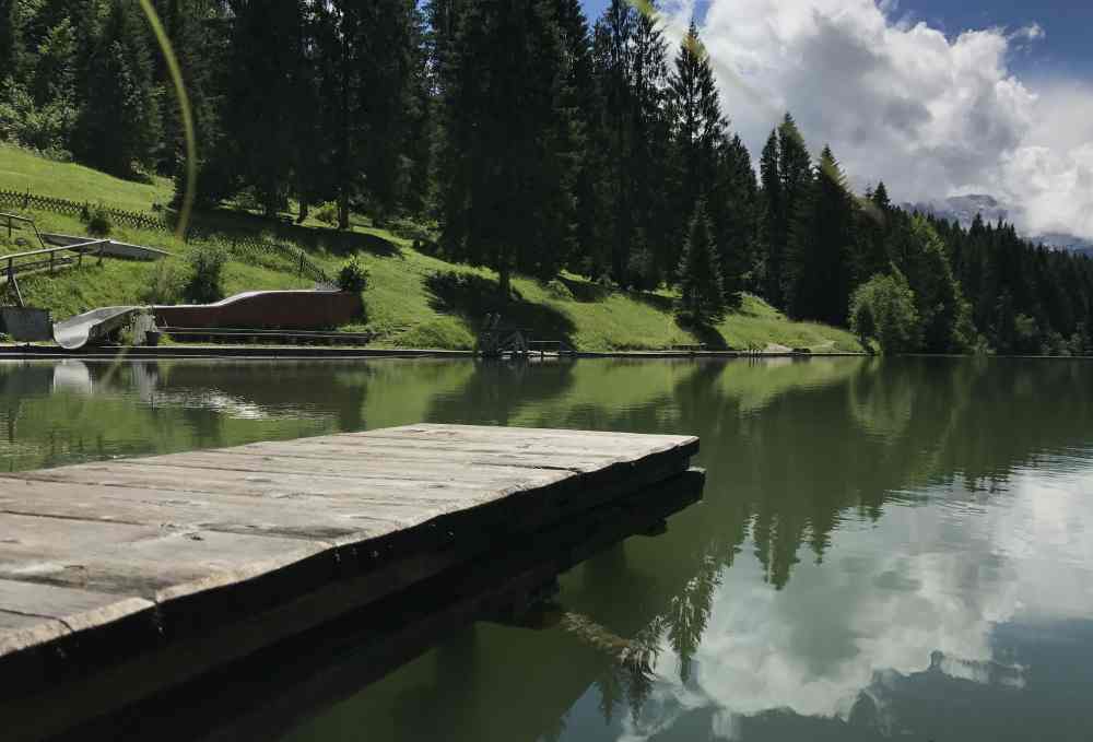 Von diesem Steg geht es zum Baden in den schönen Grubsee im Karwendel