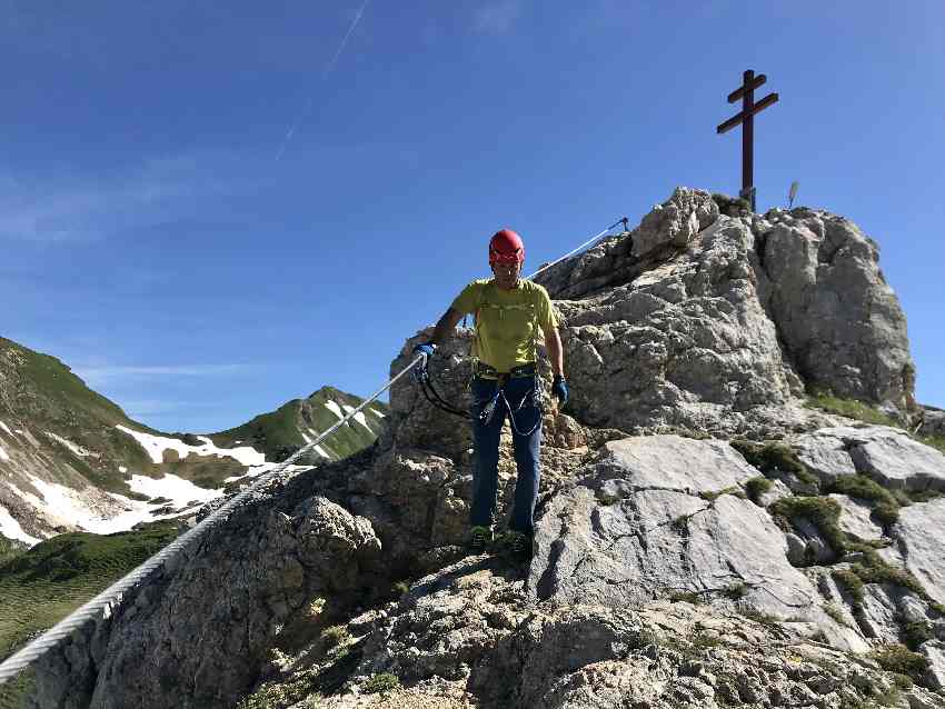 Vom Haidachstellwand Klettersteig - Gipfelkreuz geht es hinunter