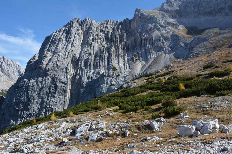 Adlerweg Innsbruck: Beim Halleranger im wilden Karwendel am Adlerweg Hüttenwandern 