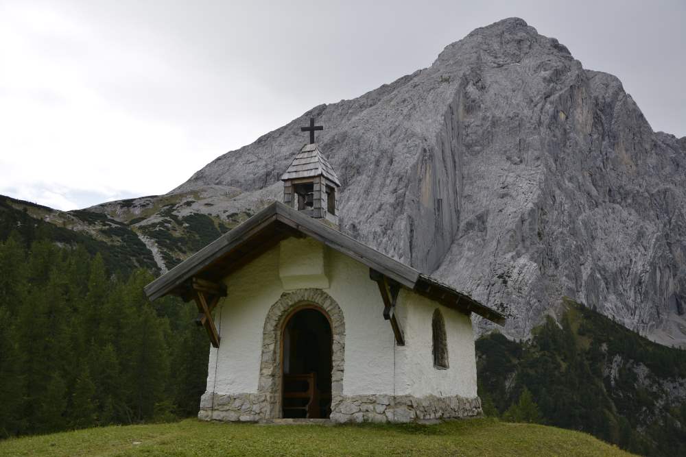 Die Hallerangeralm Kapelle im Karwendel