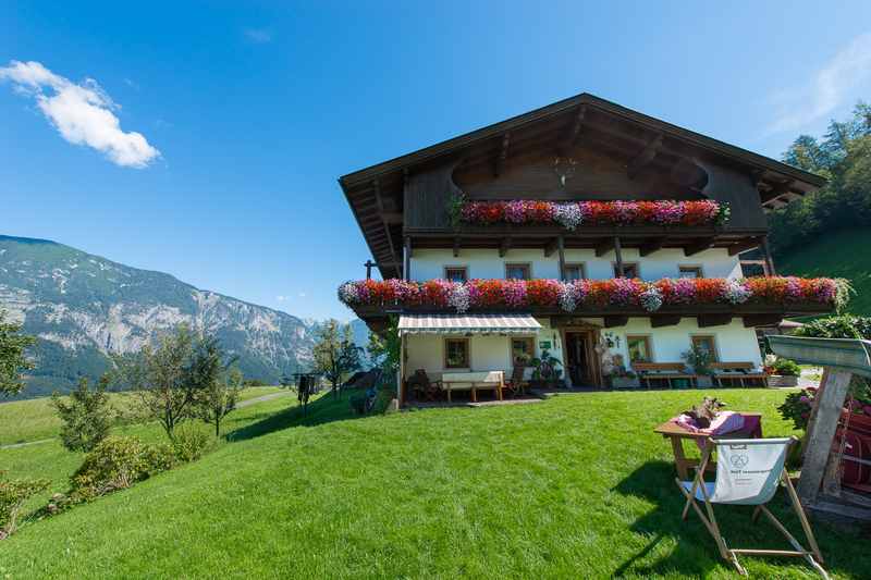 So stellen wir uns einen Bergbauernhofurlaub in Tirol vor: Der Happmannhof in Gallzein