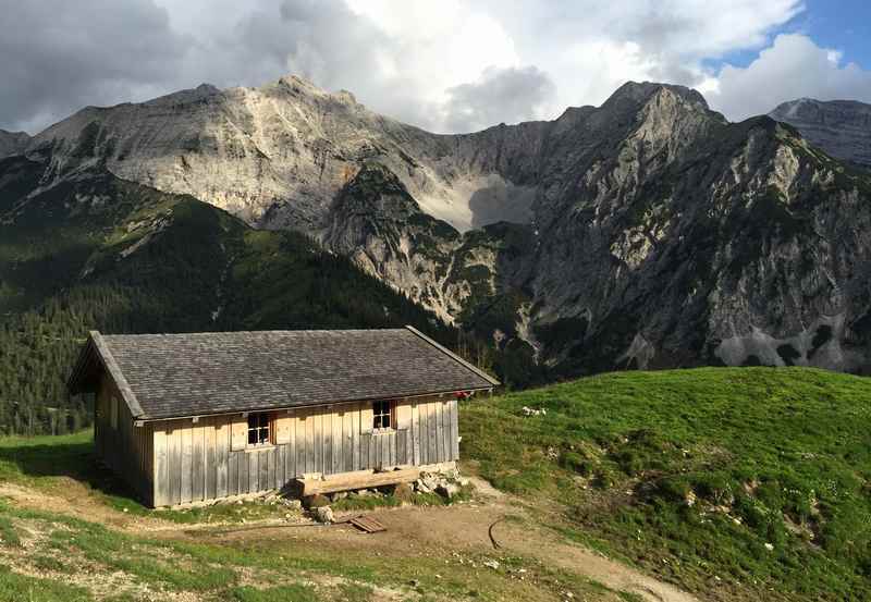 Die Hasentalalm im Bereich Hinterriß, oberhalb vom Ahornboden