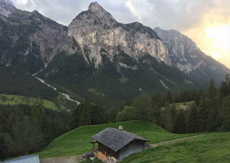 Über die Hasentalalm wandern auf den Kompar