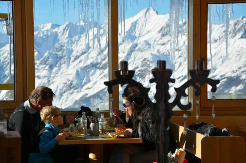 Essen und Trinken am Kellerjoch - das Hecher Haus mit Blick auf´s Karwendel