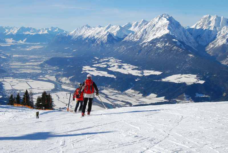 Die Abfahrt auf der Piste beim Hecherhaus - das ist Ausblick zum Karwendel bis nach Innsbruck