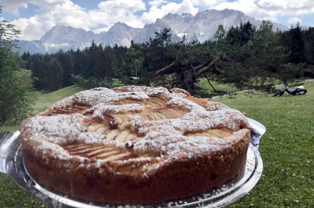 Herbstwandern Mittenwald: Am Kranzberg wandern und auf der Wildenseehütte auf einen hausgemachten Apfelkuchen?