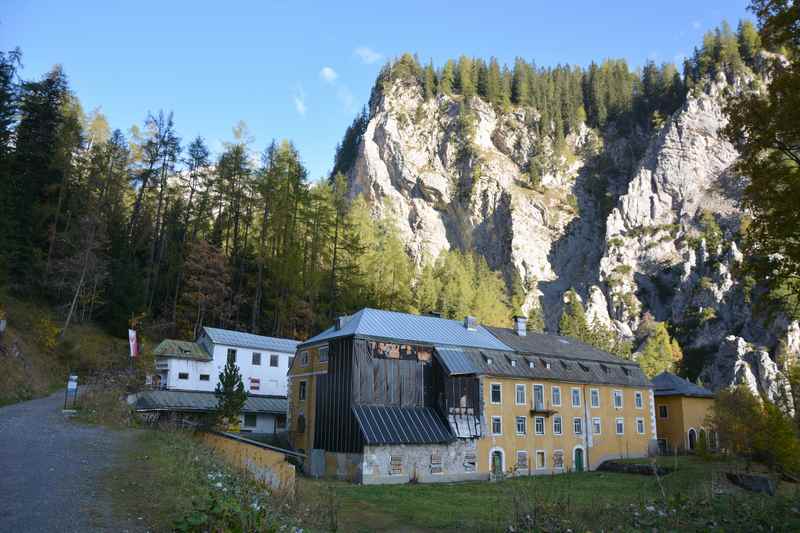 Zu den Herrenhäusern mountainbiken, früher wurde Salz im Halltal abgebaut