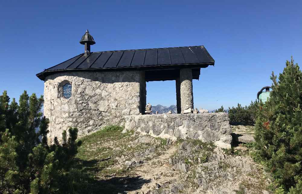 Die Kapelle auf dem Fahrenberg am Herzogstand in Bayern 