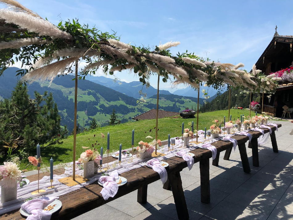 Eine besonders schöne Hochzeit in den Bergen kannst du auf der Bischoferalm feiern, Foto: Resi Kostenzer