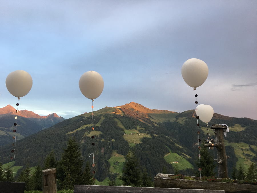 Planst du deine Hochzeit in den Bergen? Dann lies diesen Beitrag. Foto: Resi Kostenzer