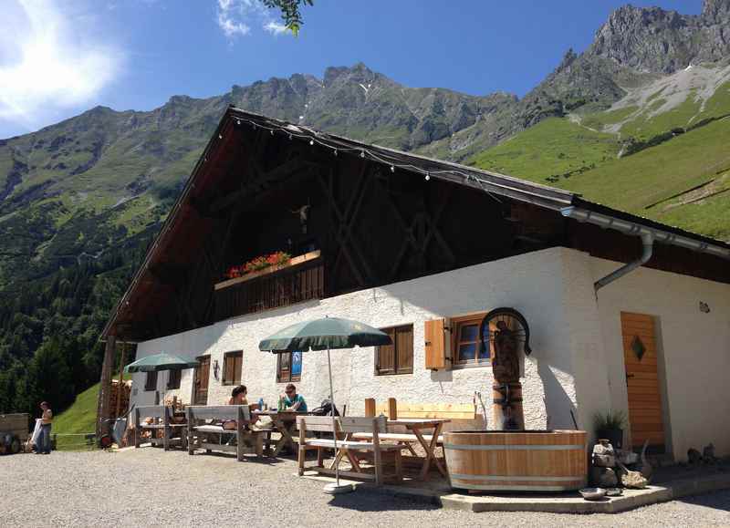 Die Höttinger Alm in Innsbruck im Karwendel auf der Nordkette