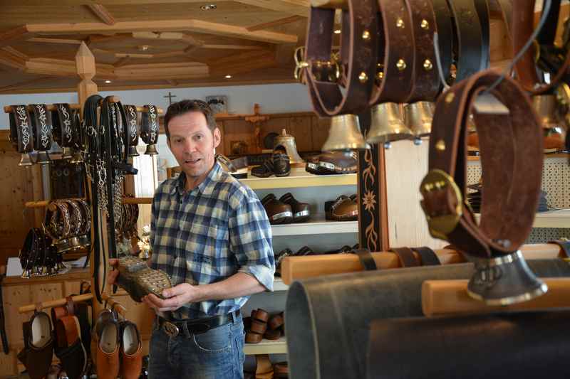 handgemachte Holzschuhe aus Tirol: Von Robert Winderl aus Weerberg