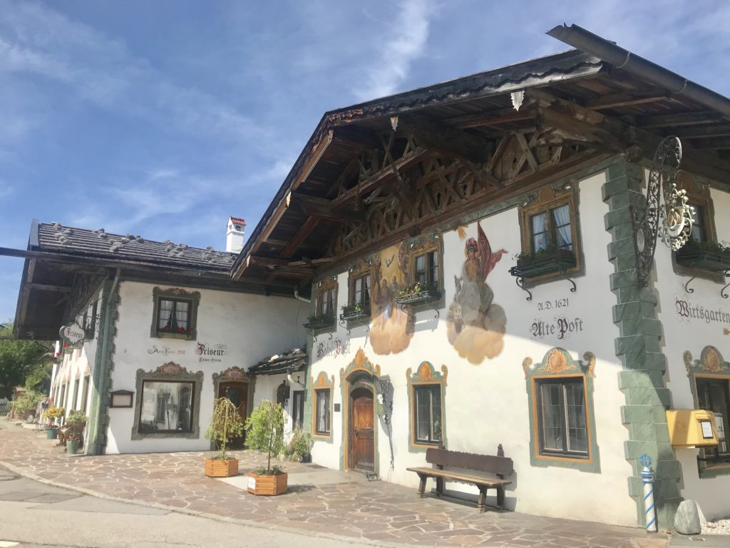 Tolles Hotel mit Lüftlmalerei