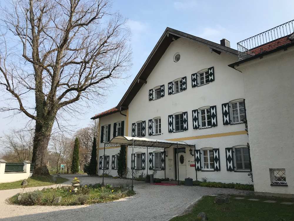 Das Gut Oberambach - heute ist hier ein Hotel mit Restaurant untergebracht - ist auch Drehort gewesen. Zu besuchen bei der Gourmetwanderung.