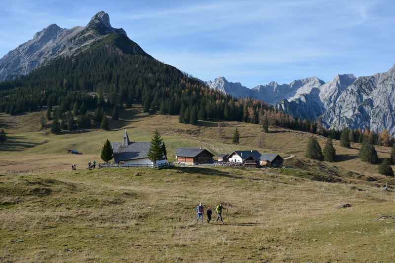 Diese Hütten und Almen gibt es rund um Hall in Tirol - hier auf dem Bild die Walderalm mit dem Hundskopf