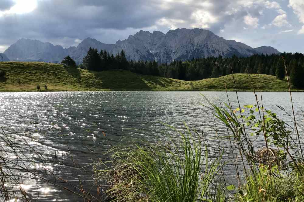 Hütte mit See am Berg: Die Wildenseehütte in Mittenwald am Kranzberg