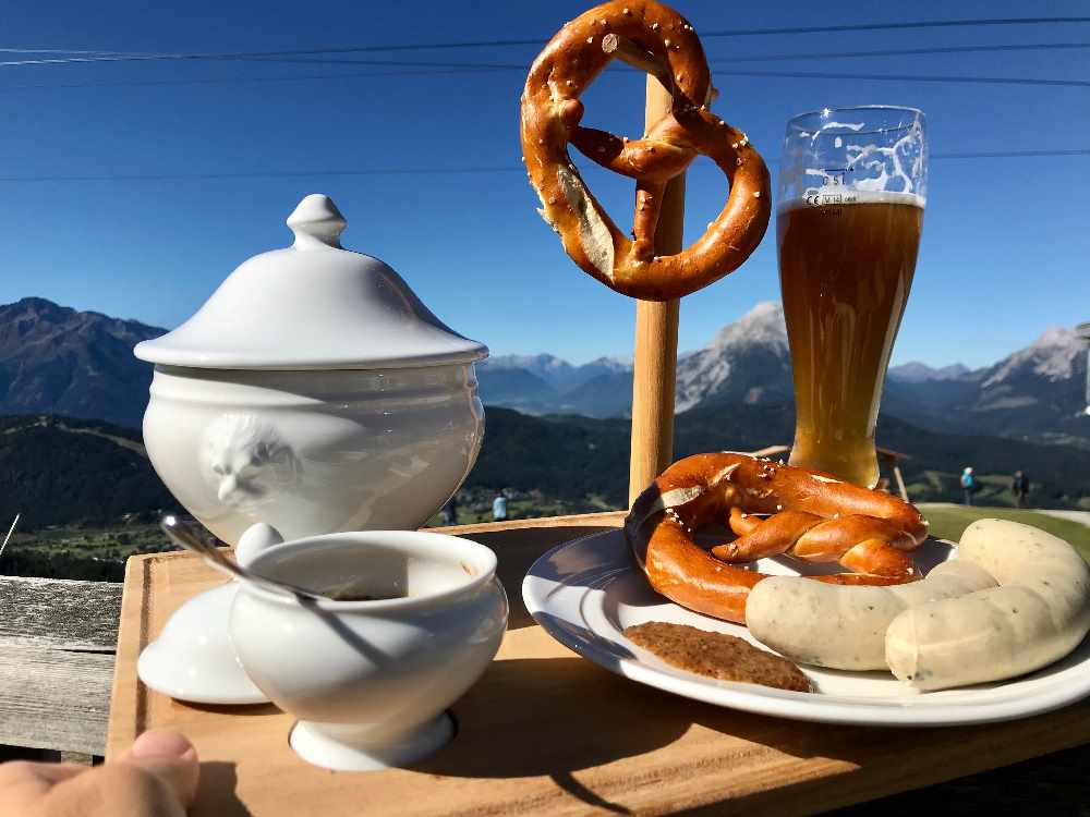 Hüttenöffnungszeiten Seefeld - und am Wochenende im Sommer Weisswurstfrühstück am Berg bei der Rosshütte