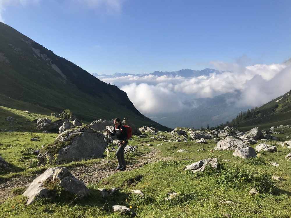 Unser Start am zweiten Tag der Hüttenwanderung: Von der Wettersteinhütte zum Scharnitzerjoch wandern