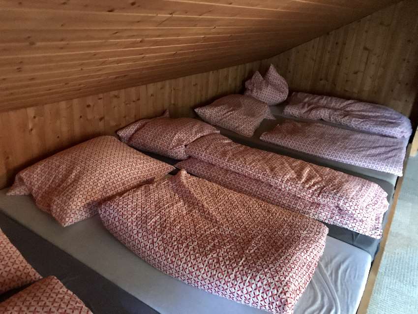 Ein Erlebnis: Einmal in einem Hüttenlager schlafen am Berg