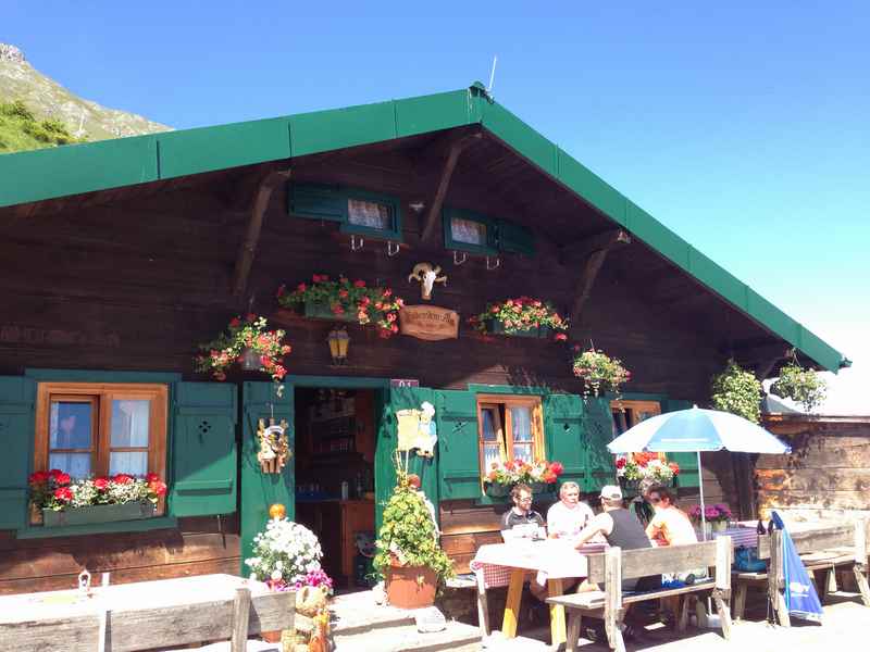 In Innsbruck auf der Bodensteinalm, urige Alm im Karwendel