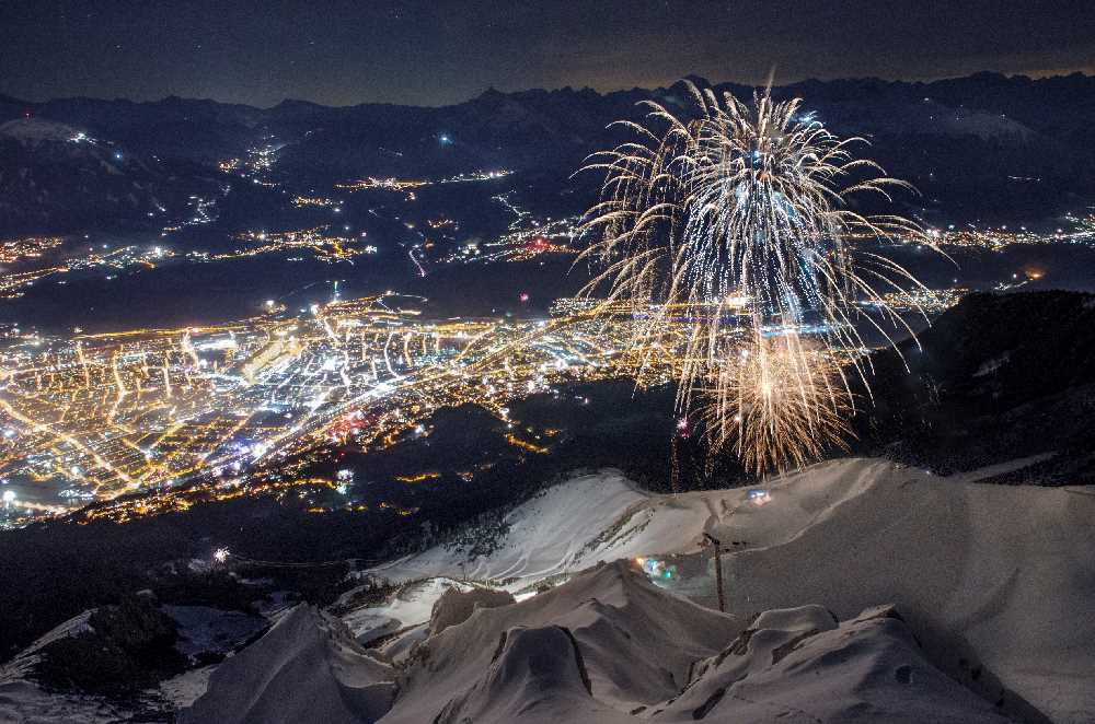 Silvester in Innsbruck - du kannst hier oben am Berg stehen und das Feuerwerk im Dezember Urlaub bestaunen