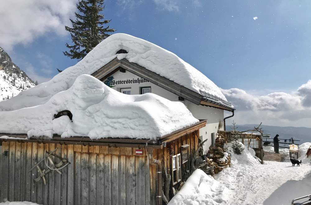 Eine der schönsten Winterwanderungen überhaupt - und schneesicher: Die Wettersteinhütte