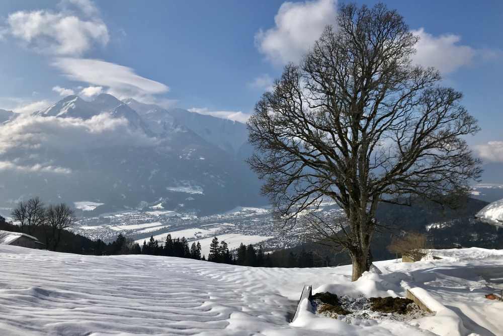 Schneewanderung Tirol - der Ausblick in Buchen auf das Inntal