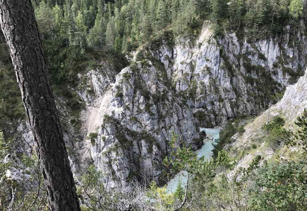 Tief unten liegt die Isar bei der Gleirschhöhe