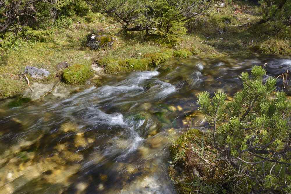 Am Isarursprung im Karwendel gurgelt das Wasser noch in Tirol