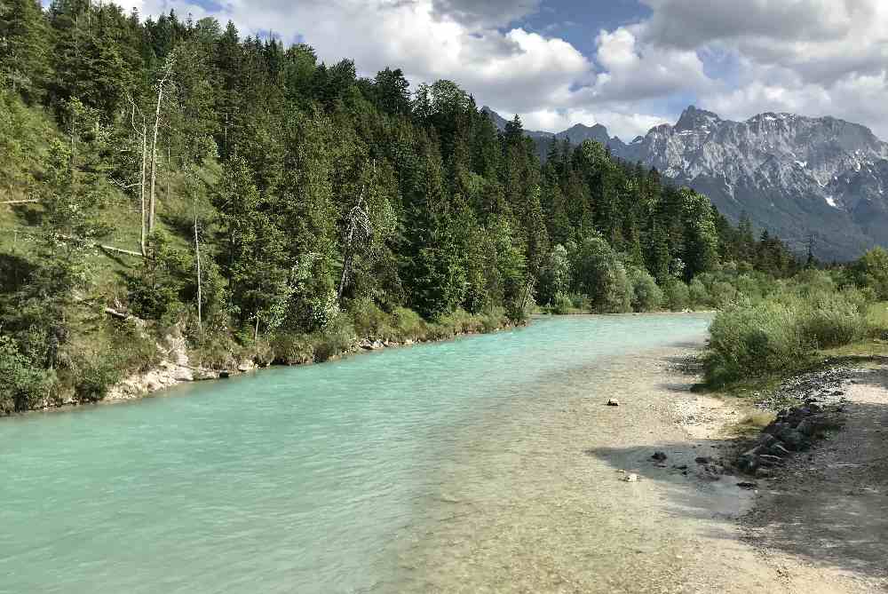 Rund um Mittenwald: Die türkisblaue Isar schaue ich mir immer wieder gerne an